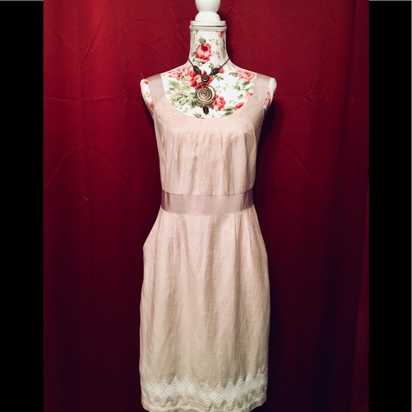 Banana Republic Dresses & Skirts - Banana Rep Embroidered Sleeveless Dress Sz6